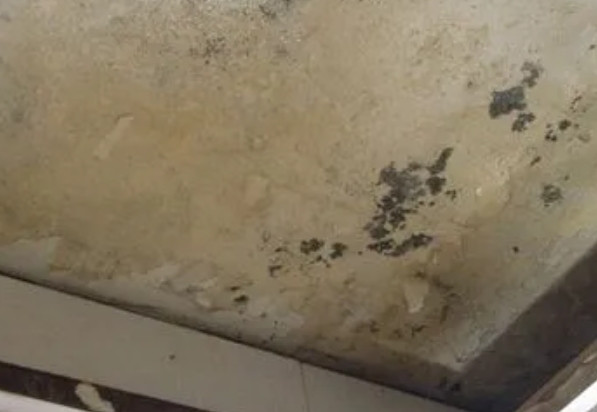 潜江阳台漏水维修公司分享下潜江卫生间渗水维修需要注意哪些问题。